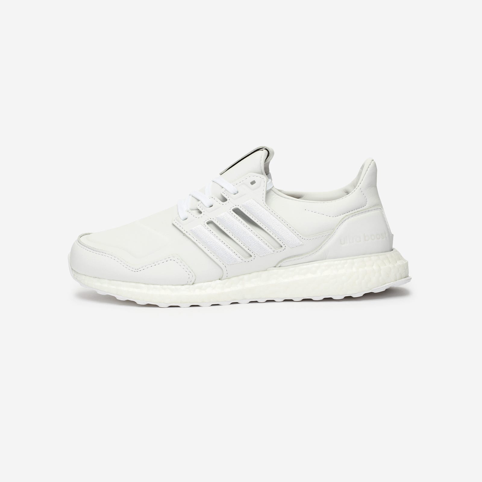 Shoe, Footwear, White, Sneakers, Product, Walking shoe, Sportswear, Outdoor shoe, Athletic shoe, Beige, 