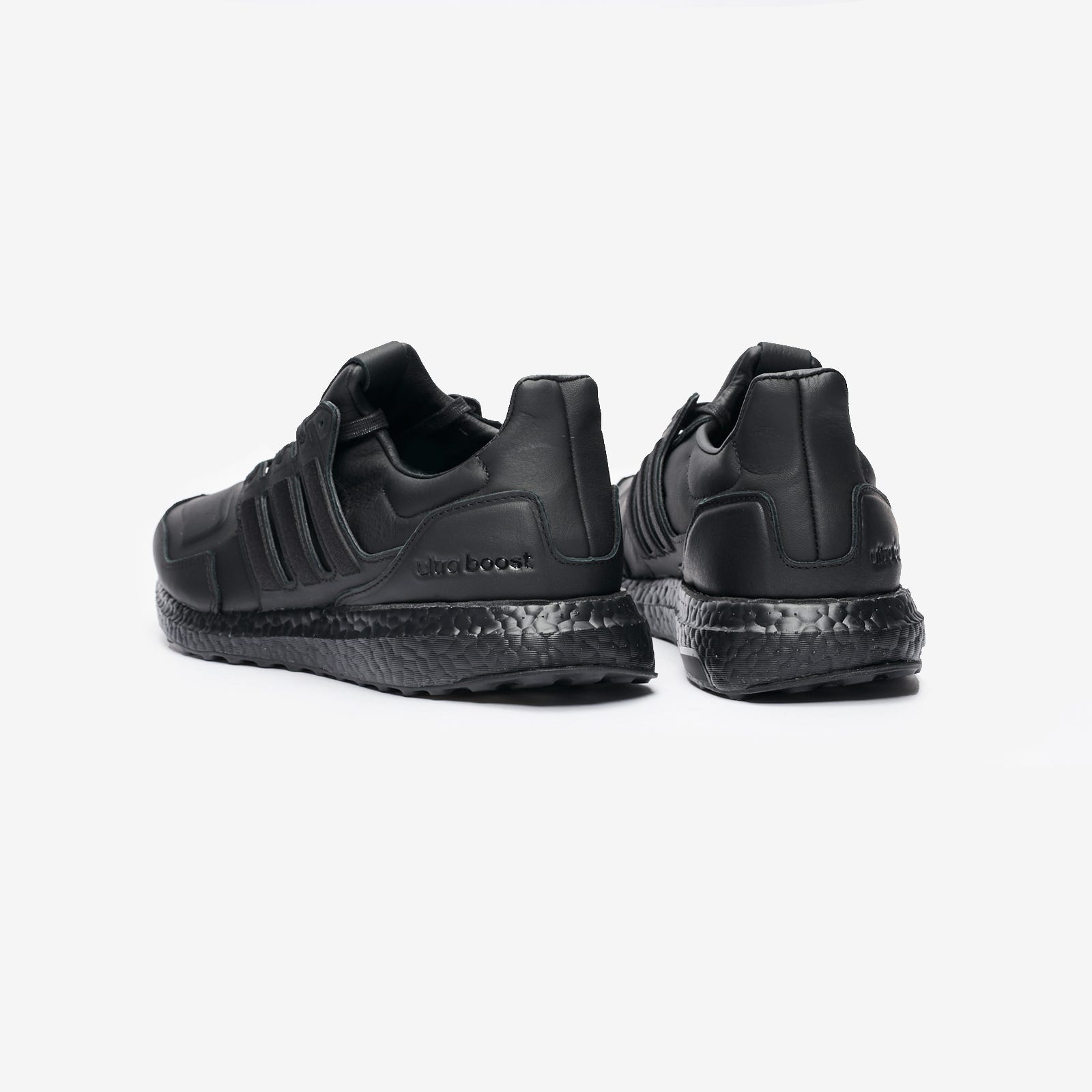 Shoe, Footwear, Black, Sneakers, Walking shoe, Sportswear, Skate shoe, Athletic shoe, Leather, Outdoor shoe, 
