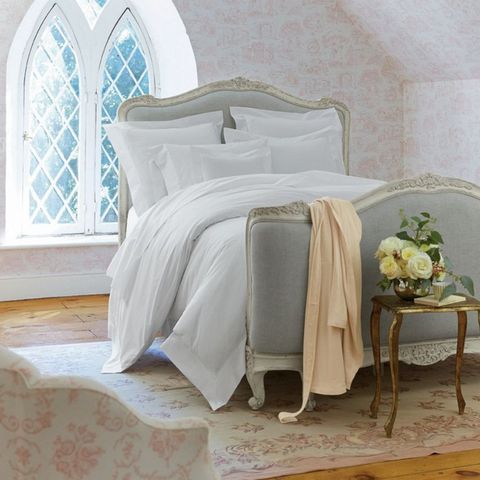 Bedding, Product, White, Furniture, Bed, Bed sheet, Room, studio couch, Textile, Beige, 