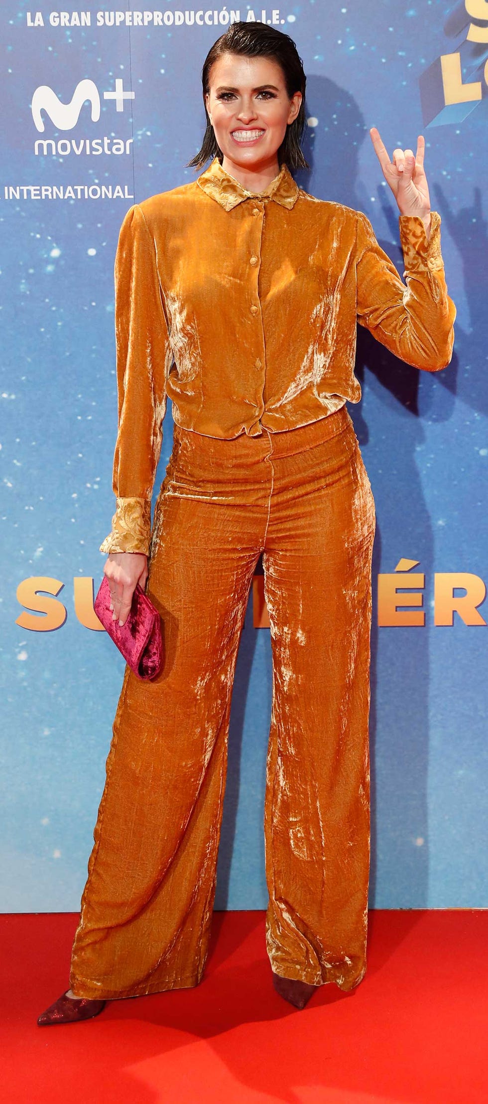 Adriana Abenia estrena melena morena en la premiere de 'Super Lopez'.