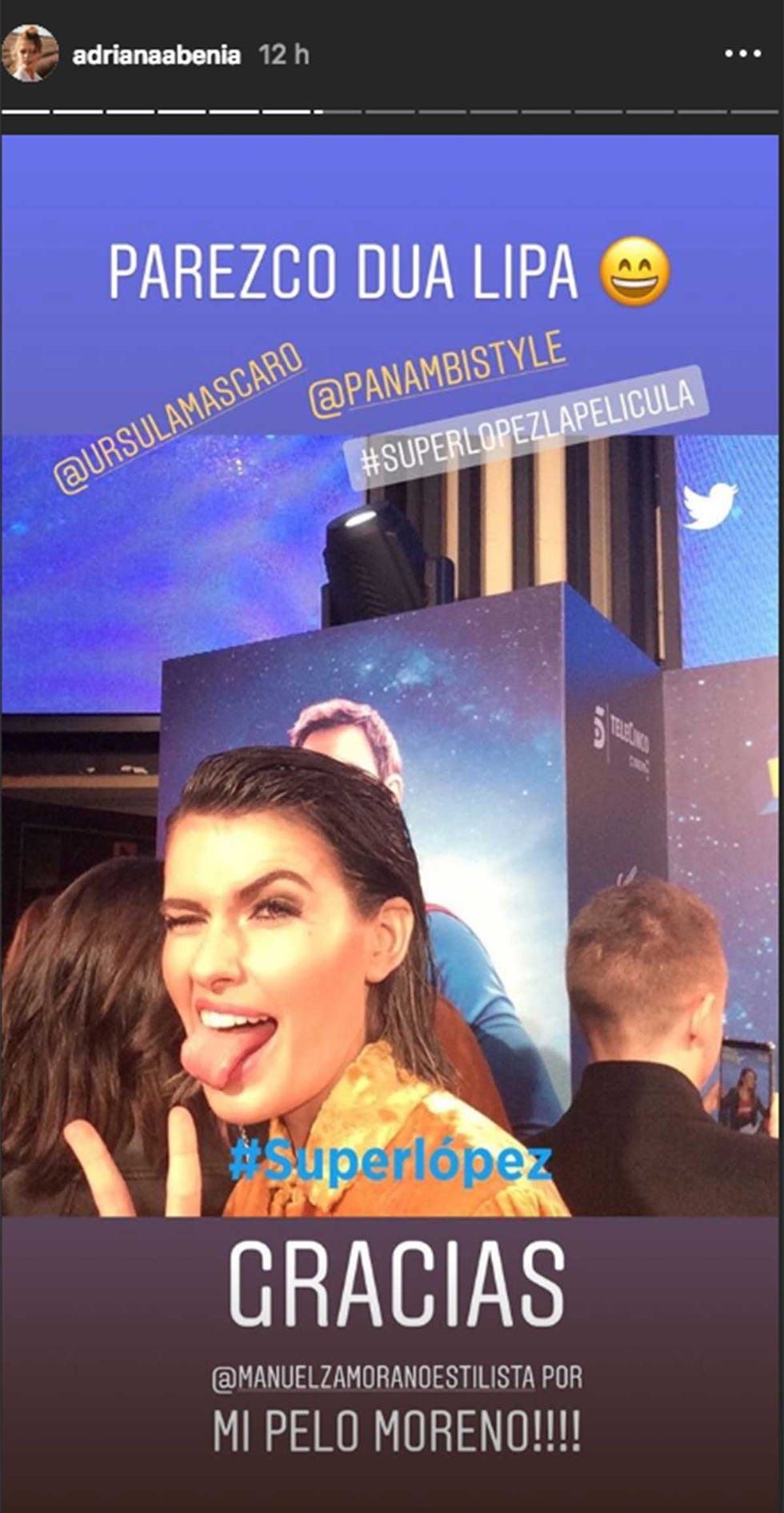 Adriana Abenia, de morena, dice que se parece a la cantante Dua Lipa.