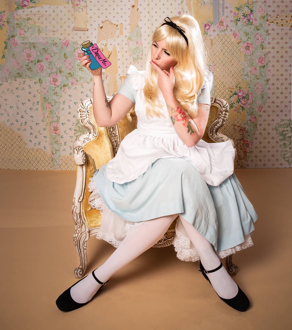 Alice in Wonderland Dress up Game