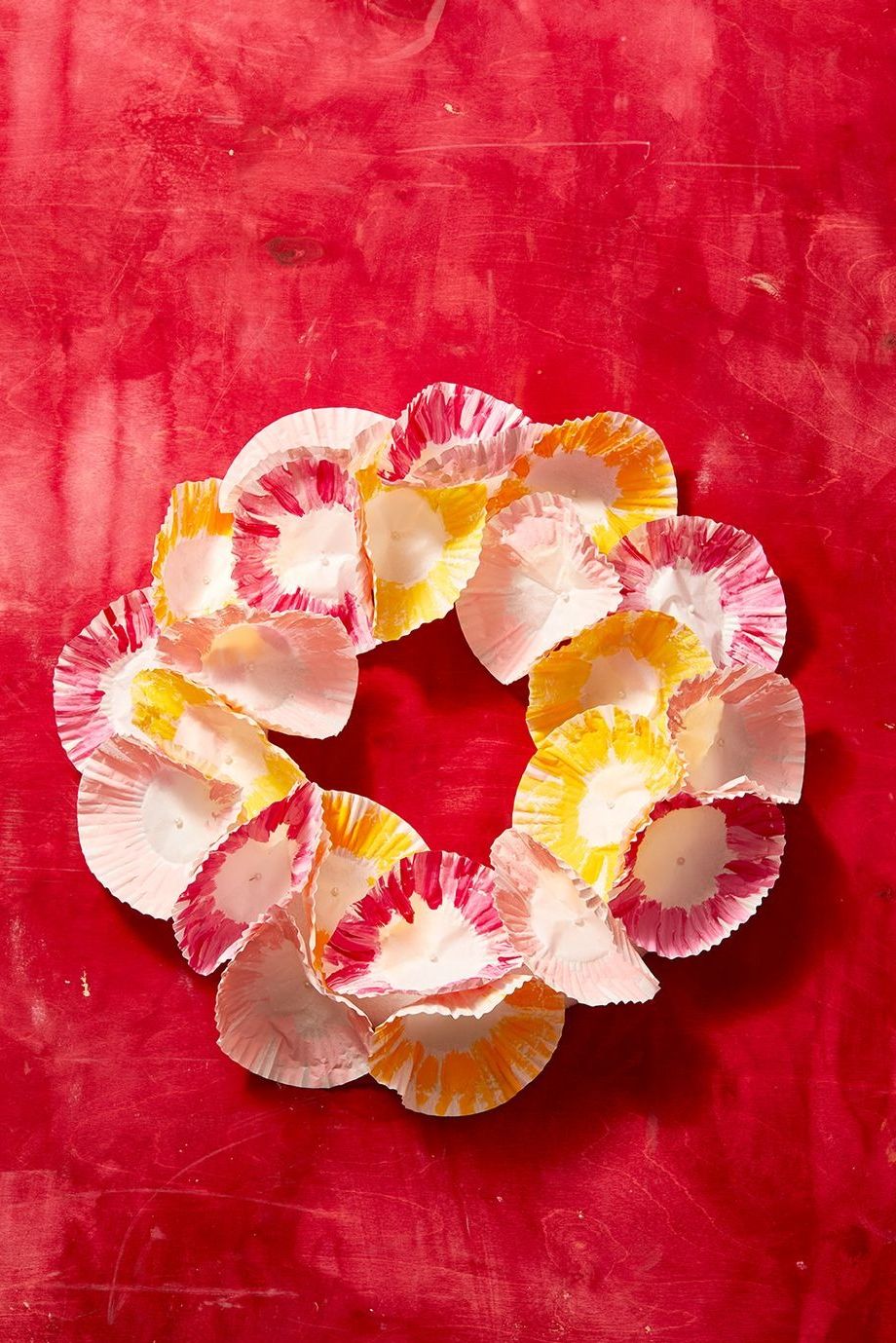 adult craft ideas, wreath made of painted cupcake liners