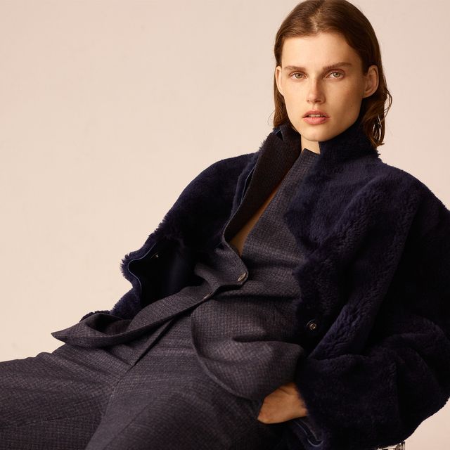 Clothing, Fur, Outerwear, Sitting, Robe, Fur clothing, Overcoat, Neck, Wool, Coat, 