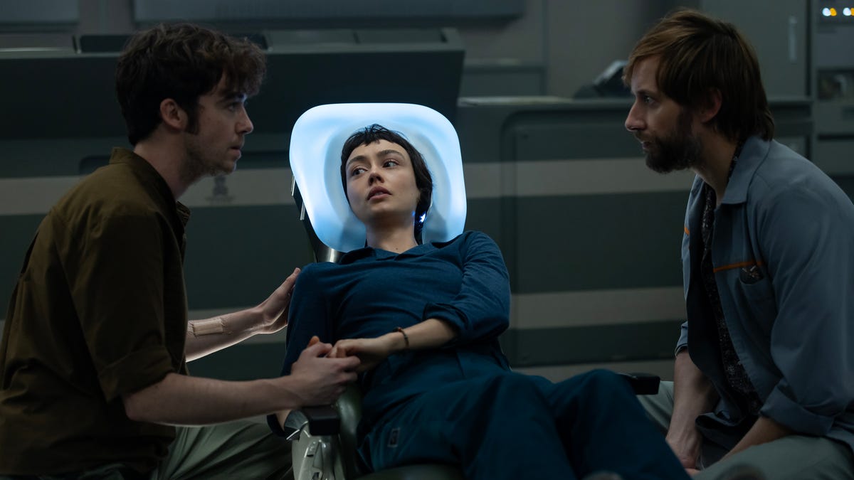 fx's alien: earth "observation" season 1, episode 4 (airs tues, august 26) pictured (l r): alex lawther as hermit, sydney chandler as wendy, david rysdahl as arthur. cr: patrick brown/fx