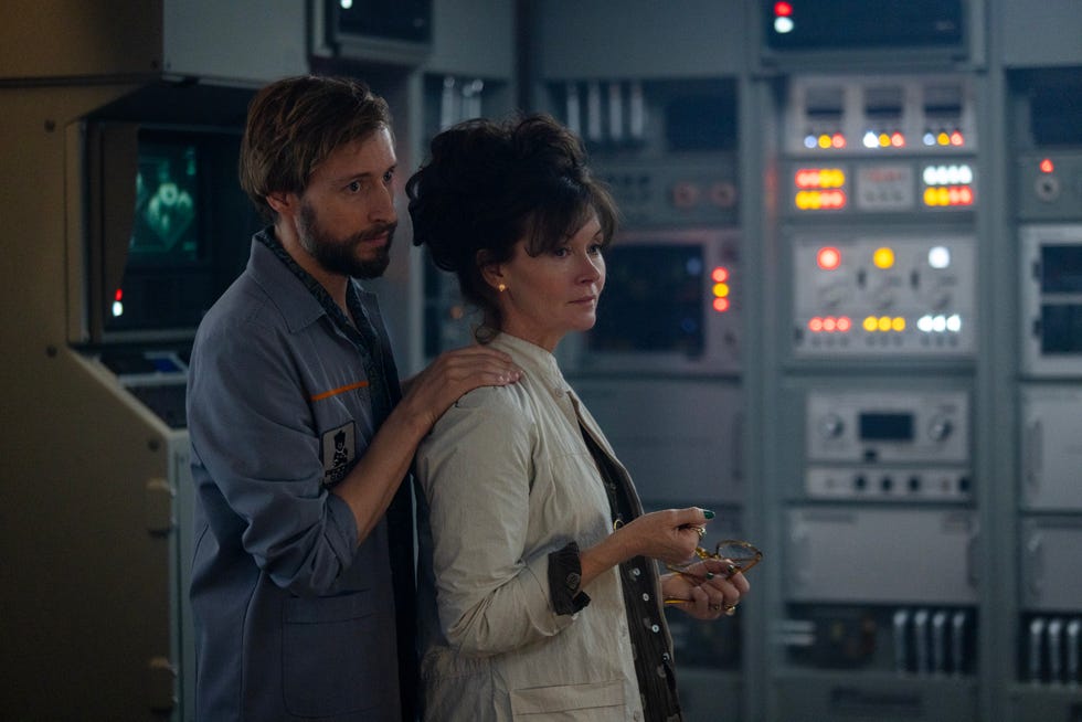 fx's alien: earth pictured: (l r) david rysdahl as arthur, essie davis as dame sylvia. cr: patrick brown/fx