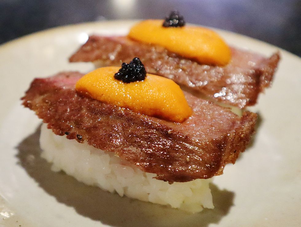 《開丼》海膽三吃「北海道三倍爆膽王丼 」，做成手捲、燒肉壽司超級滿足啊