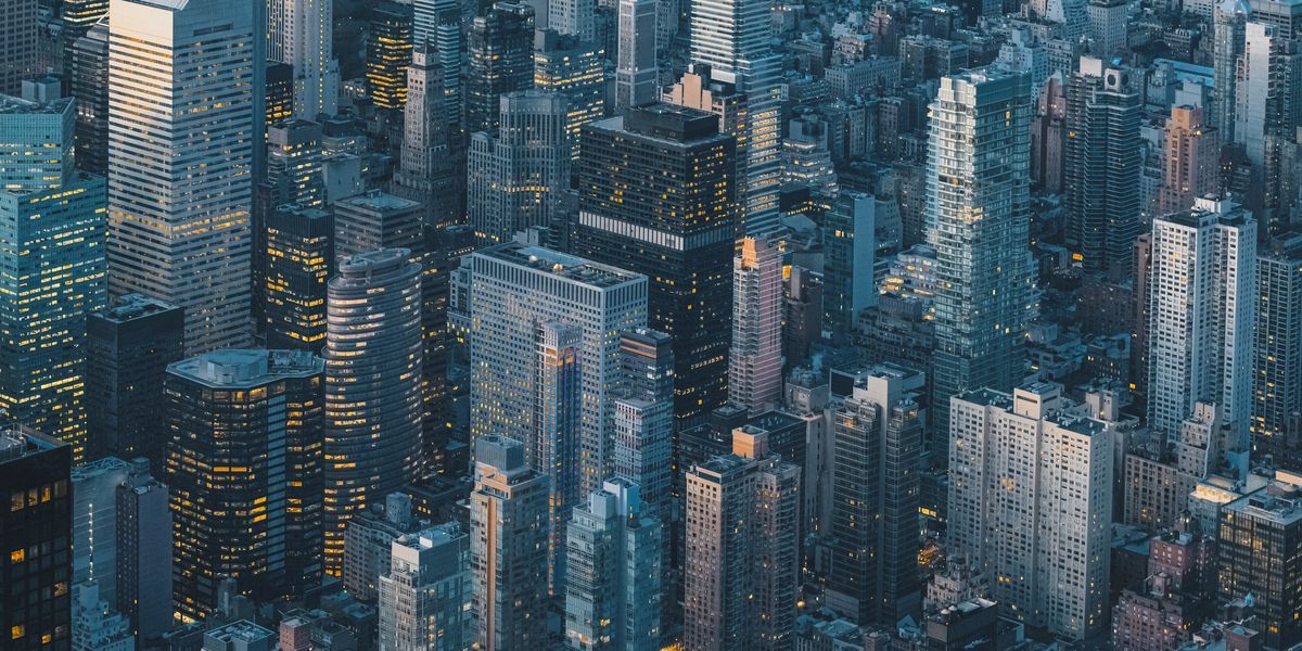 Tendenze Capelli Estate 2024: L'Influenza di New York e il Ritorno della Barberia Italiana