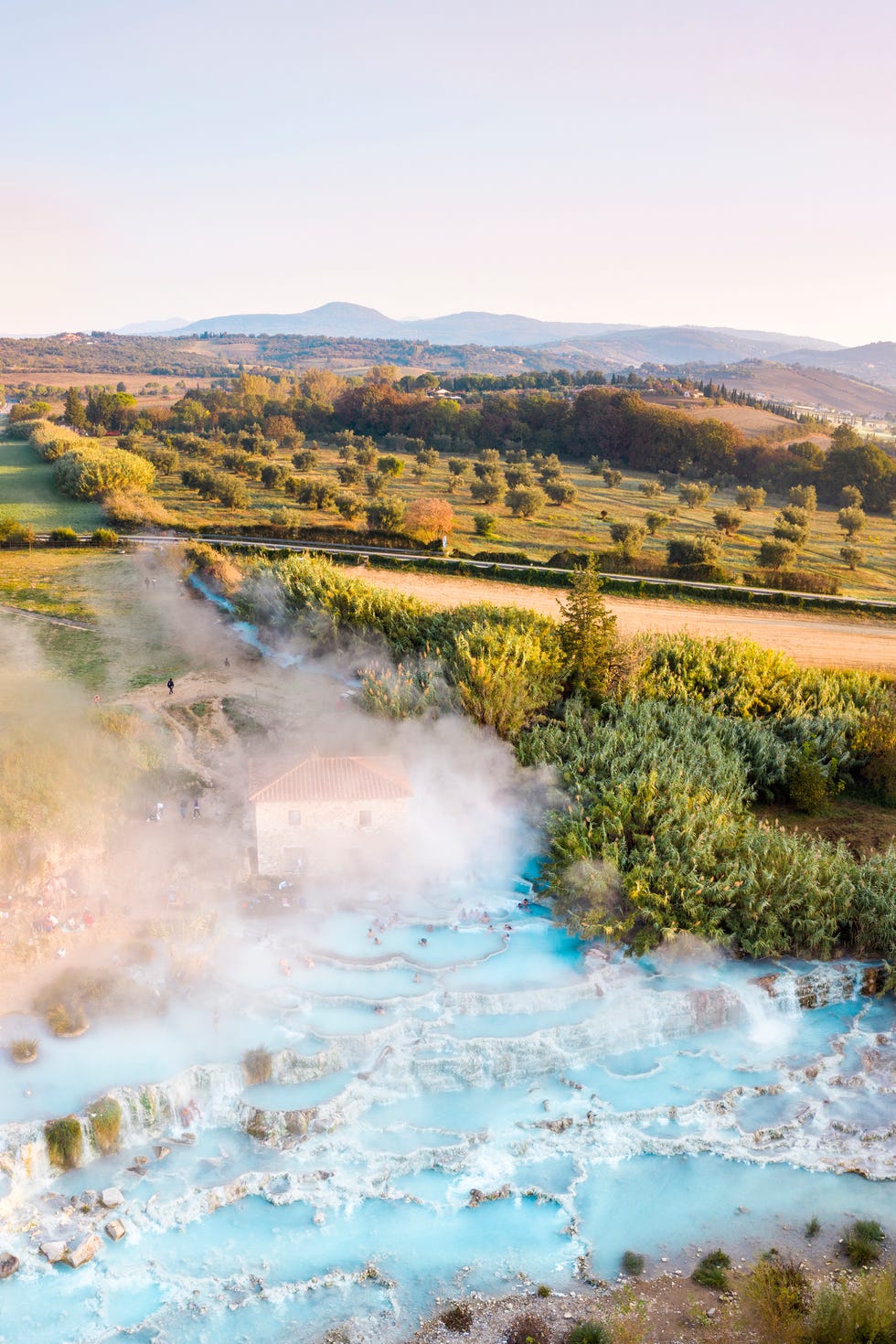 Saturnia'nın kaynağının havadan görünümü Saturnia'nın kaynağının havadan görünümü