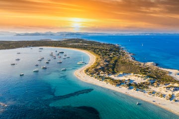 vista aérea de la playa de ses illetes en formentera