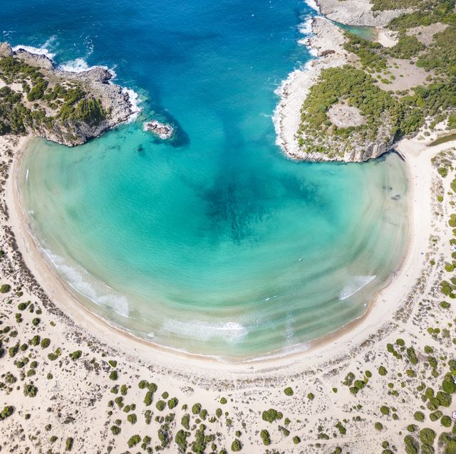 voidokilia beach in griekenland