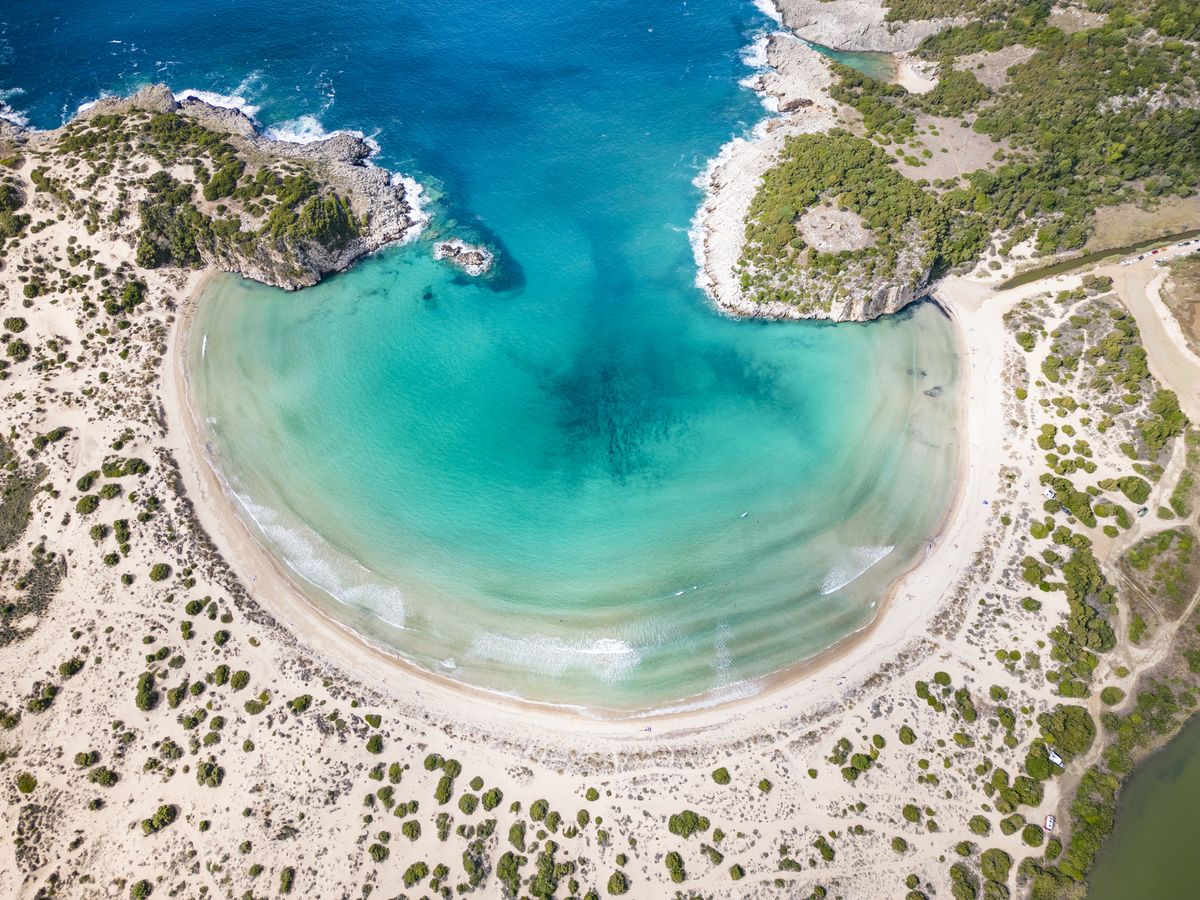 voidokilia beach in griekenland