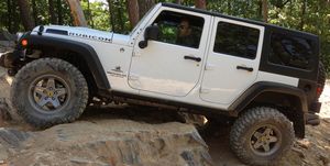 Land vehicle, Vehicle, Tire, Car, Automotive tire, Off-roading, Jeep, Off-road vehicle, Wheel, Bumper, 