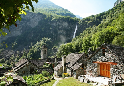 Het dorp Foroglio en zijn waterval