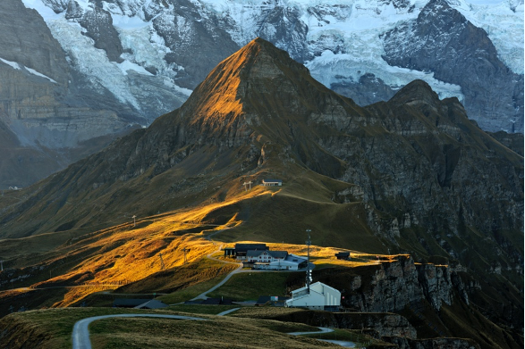 Vanaf de berg Mnnlichen foto heb je een prachtig uitzicht op de Eiger Mnch en Jungfrau