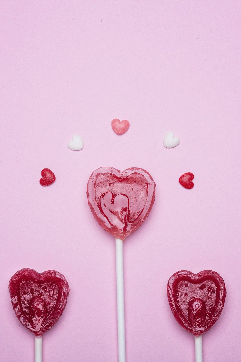 Lollipop, Heart, Pink, Sweetness, Confectionery, Candy, Valentine's day, Material property, Food, Love, 