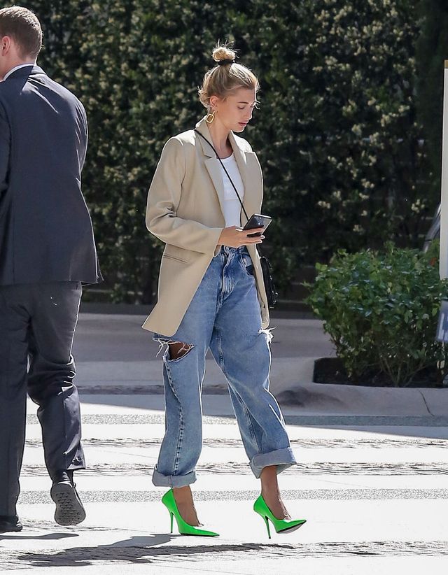 she blowed us away again with her fashion hailey baldwin wearing green shoes in los angeles on thursday march 28, 2019 julianox17onlinecom