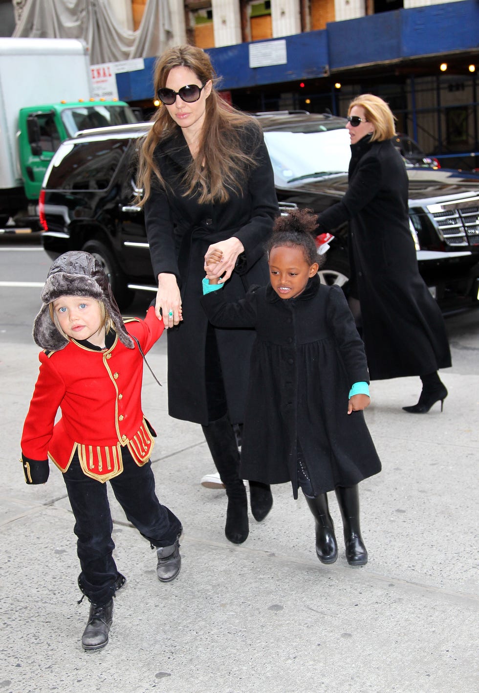 angelina jolie and brad pitt s daughter shiloh