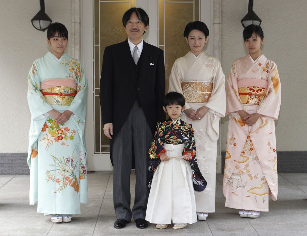 japan's prince hisahito, wearing a traditional ceremonial attire, is accompanied by his parents, prince akishino, princess kiko, his sisters princess mako, left, and princess kako, right, after attending chakko no gi ceremony to celebrate his growth and the passage from infancy to childhood, at the akasaka imperial estate in tokyo thursday, nov 3, 2011 prince hisahito, who turned 5 year old in last september, had his rite of passage as a member of the japanese royal family ap photoissei kato, pool