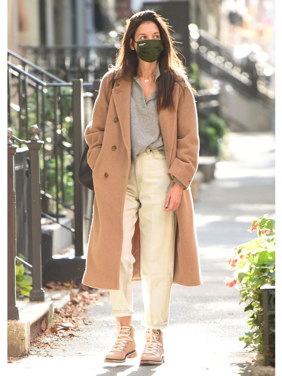exclusivemandatory credit photo by jason merrittradarpicsshutterstock 10958167cexclusive   katie holmes walks around new york city in sorelkatie holmes out and about, new york, usa   15 oct 2020
