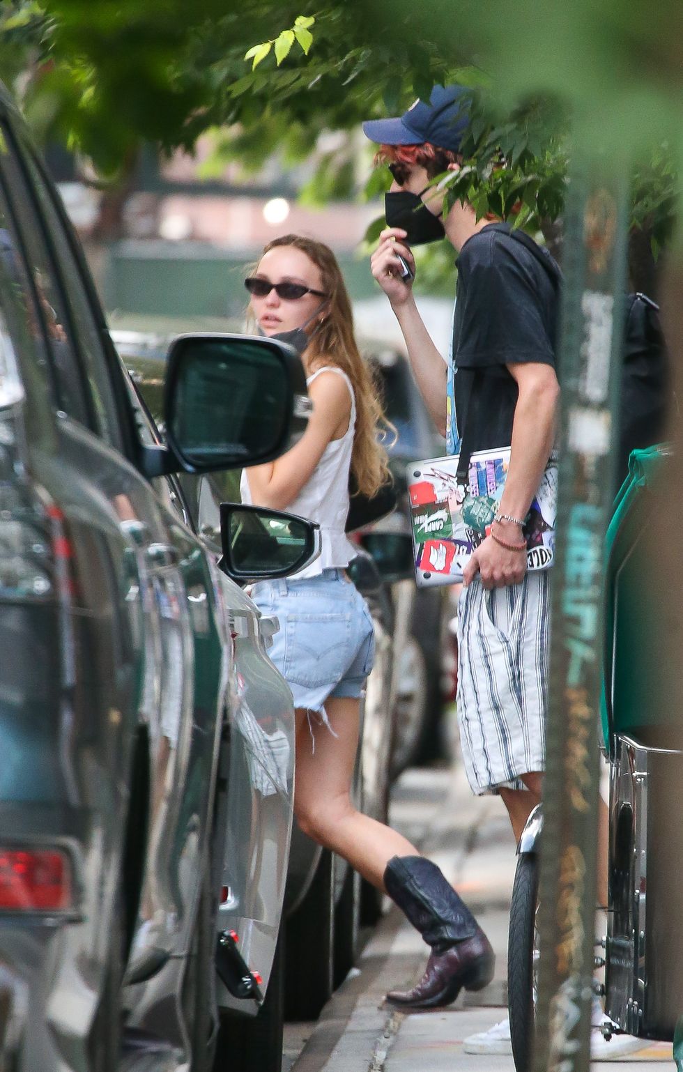 06282021 exclusive timothee chalamet and lily rose depp are pictured back together in new york city the duo were spotted leaving timothee's apartment and seemingly confirming reconciliation rumours after previously dating in 2018 19 salestheimagedirectcom please bylinetheimagedirectcomexclusive please email salestheimagedirectcom for fees before use