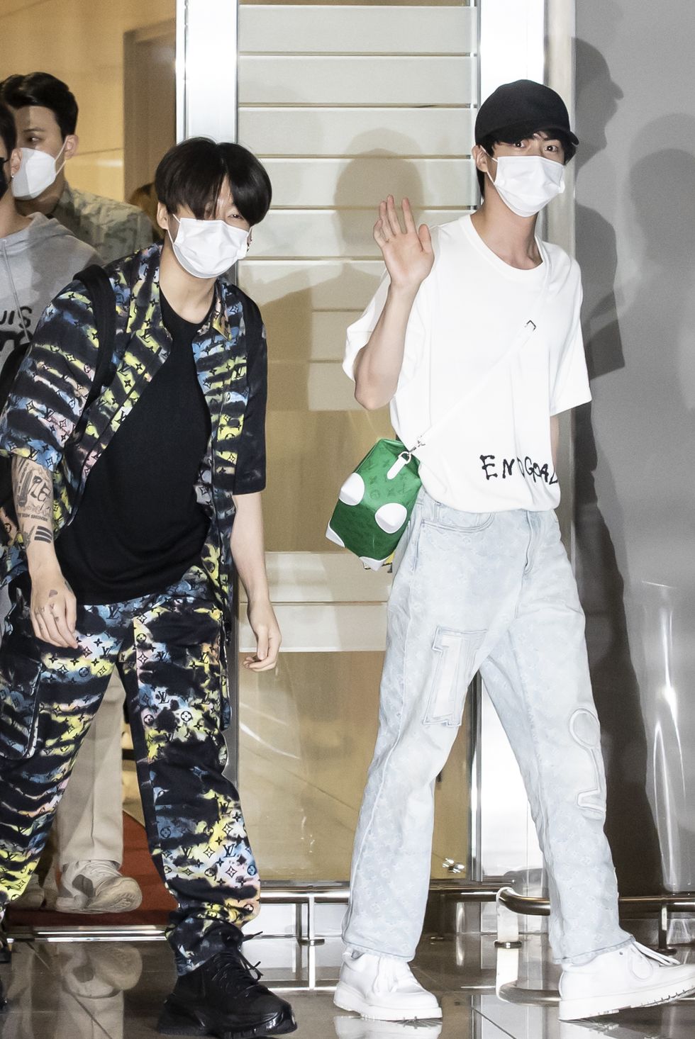 bts heads to new york
members of the k pop group bts prepare to leave for new york from incheon international airport , west of seoul, on sept 18, 2021, to attend a united nations event as special presidential envoys for future generations and culture yonhap2021 09 18 205906
copyright ⓒ 1980 2021 yonhapnews agency all rights reserved
