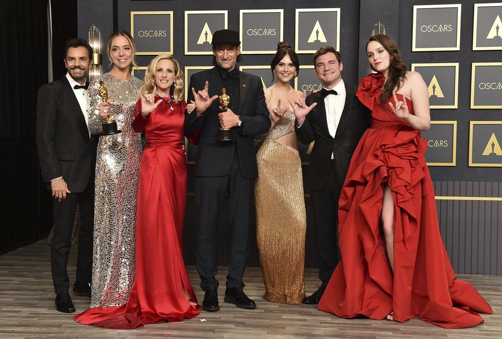 eugenio derbez, from left, sian heder, marlee matlin, troy kotsur, emilia jones, daniel durant, and amy forsyth, winners of the award for best picture for coda, pose in the press room while signing i love you at the oscars on sunday, march 27, 2022, at the dolby theatre in los angeles photo by jordan straussinvisionap