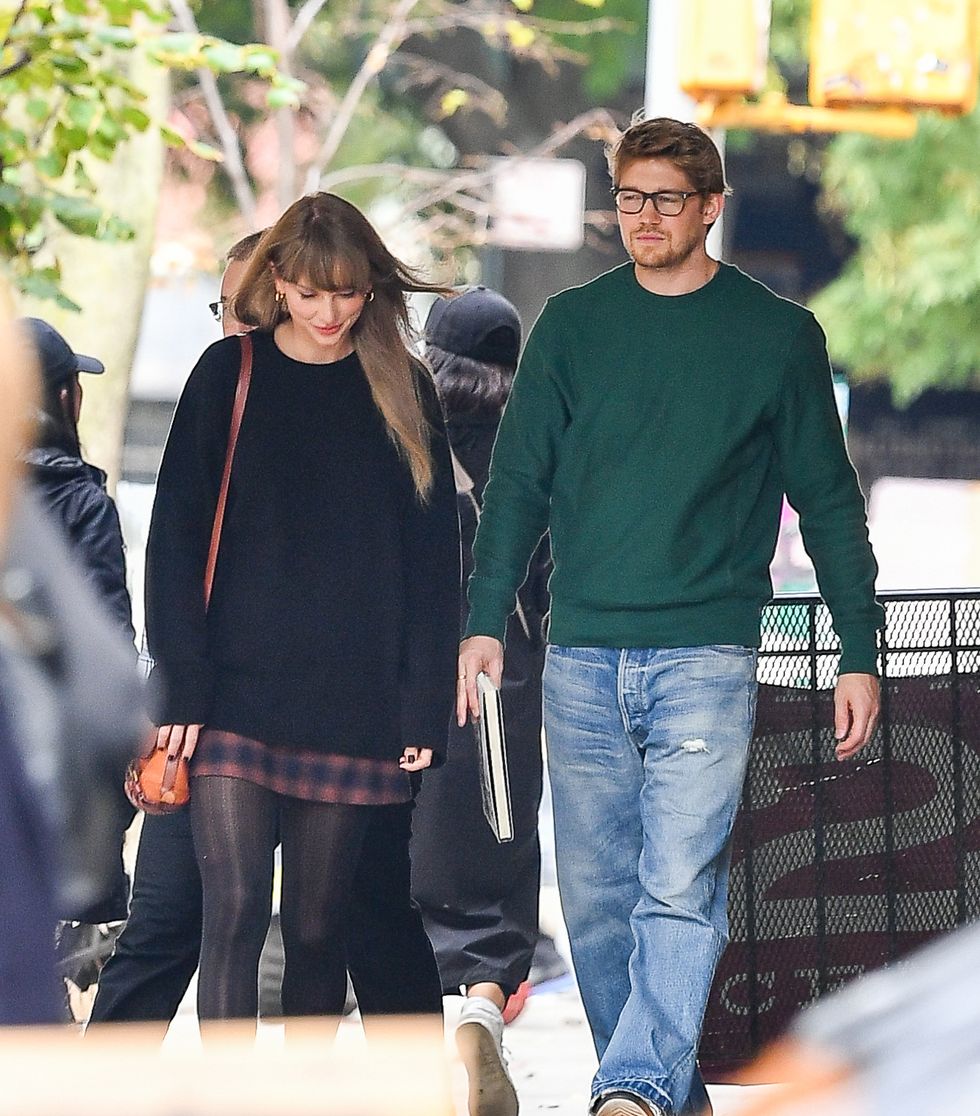10172022 premium exclusive taylor swift and joe alwyn are spotted on a rare outing in new york city the longtime couple picked up some furniture with a helping hand from their bodyguard swift wore a black sweater, plaid skirt, and black tightssalestheimagedirectcom please bylinetheimagedirectcomexclusive please email salestheimagedirectcom for fees before use