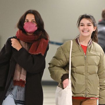 12272022 exclusive katie holmes and and look alike daughter, suri cruise are seen returning home after a christmas holiday getaway as they arrive early morning to newark airport in new jersey this also marks the first time katie has been spotted since reportedly splitting with boyfriend, bobby wooten iii salestheimagedirectcom please bylinetheimagedirectcomexclusive please email salestheimagedirectcom for fees before use