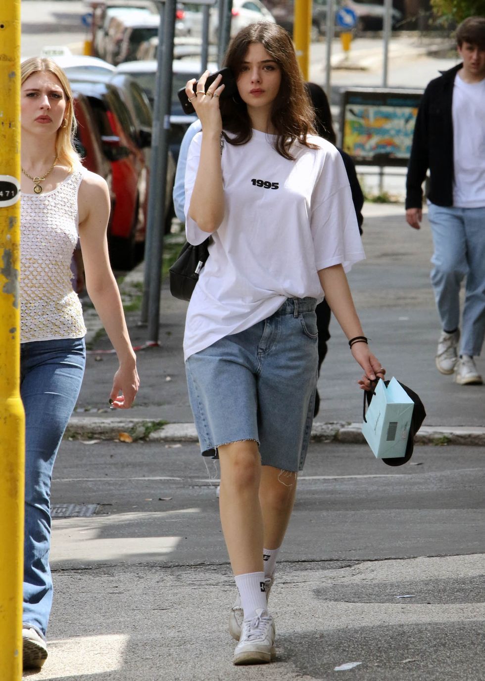 exclusive model deva cassel, monica bellucci and vincent cassel's daughter, spotted shopping in rome with a friend 09 may 2023 pictured deva cassel photo credit oliver palombi mega themegaagencycom 1 888 505 6342