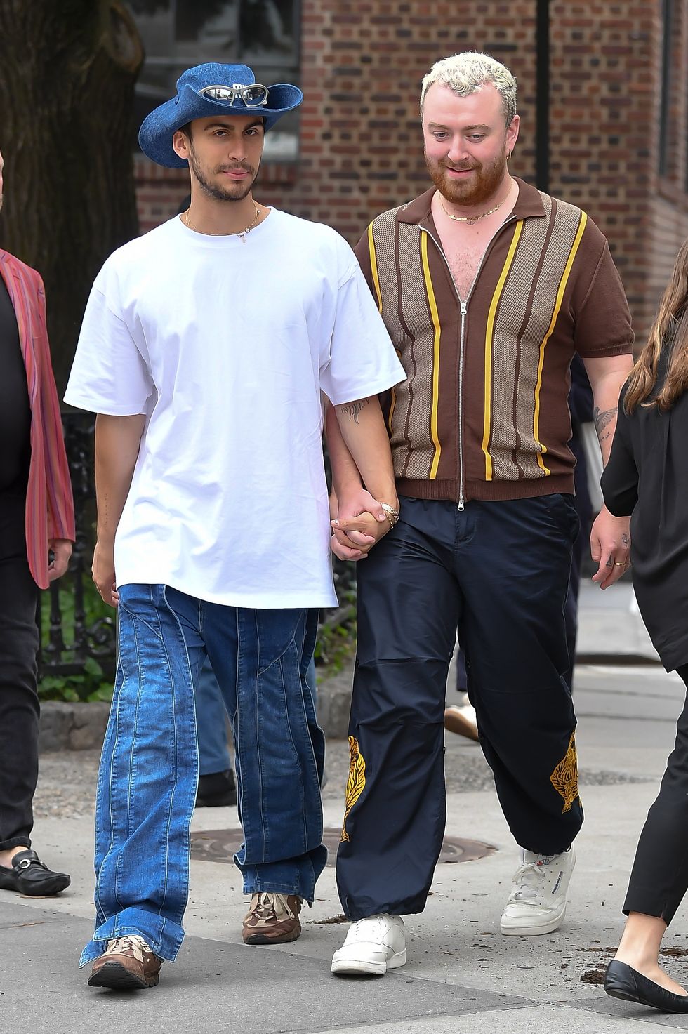 06212023 exclusive sam smith and christian cowan hold hands and keep close during a stroll in new york city the british singer and the fashion designer continue to fuel dating rumors, as they have been spotted getting cozy on multiple occasions salestheimagedirectcom please bylinetheimagedirectcomexclusive please email salestheimagedirectcom for fees before use