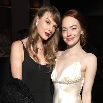 mandatory credit photo by todd williamsonjanuary imagesshutterstock 14247639fs taylor swift and emma stone attend the searchlight pictures poor things new york premiere at the dga theater on dec 6, 2023 in new york poor things film premiere, dga theater, new york, usa 06 dec 2023