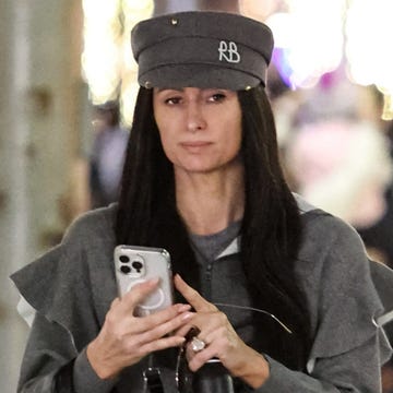 exclusive paris hilton disguises herself in long black wig and casual attire to get some holiday shopping done on rodeo drive at gucci 22 dec 2023 pictured paris hilton photo credit apex mega themegaagencycom 1 888 505 6342