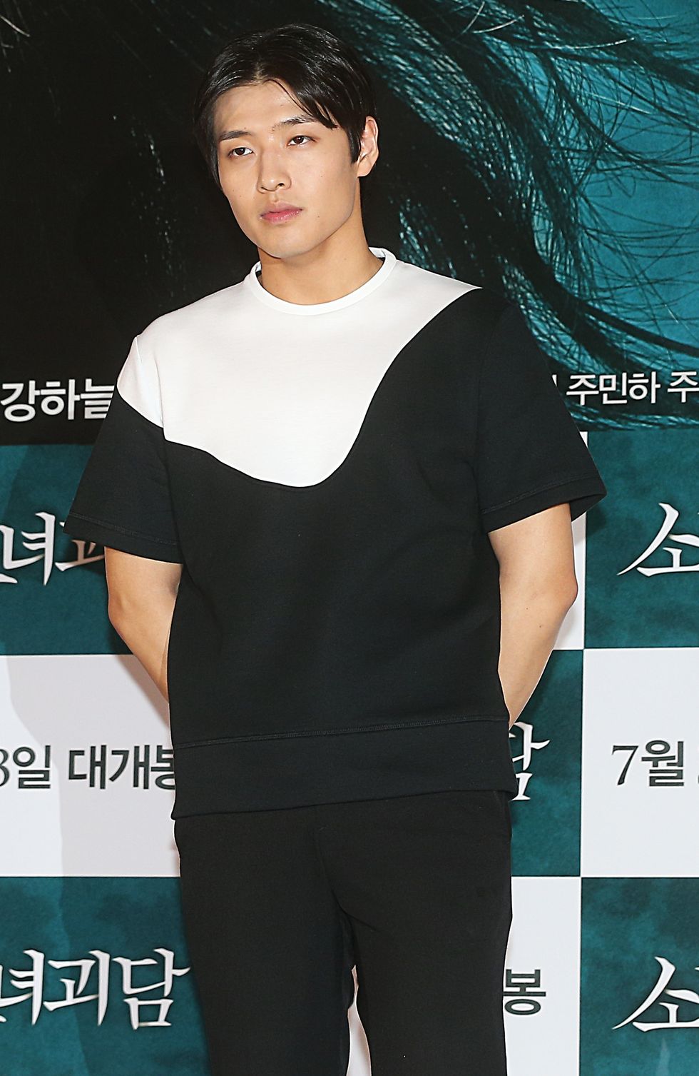 s korean actor kang ha neul 
south korean actor kang ha neul, who stars in the new movie "mourning grave," poses for a photo during a publicity event in seoul on june 19, 2014 the movie will appear on south korean screens starting on july 3 yonhap2014 06 19 171557
copyright ⓒ 1980 2014 yonhapnews agency all rights reserved