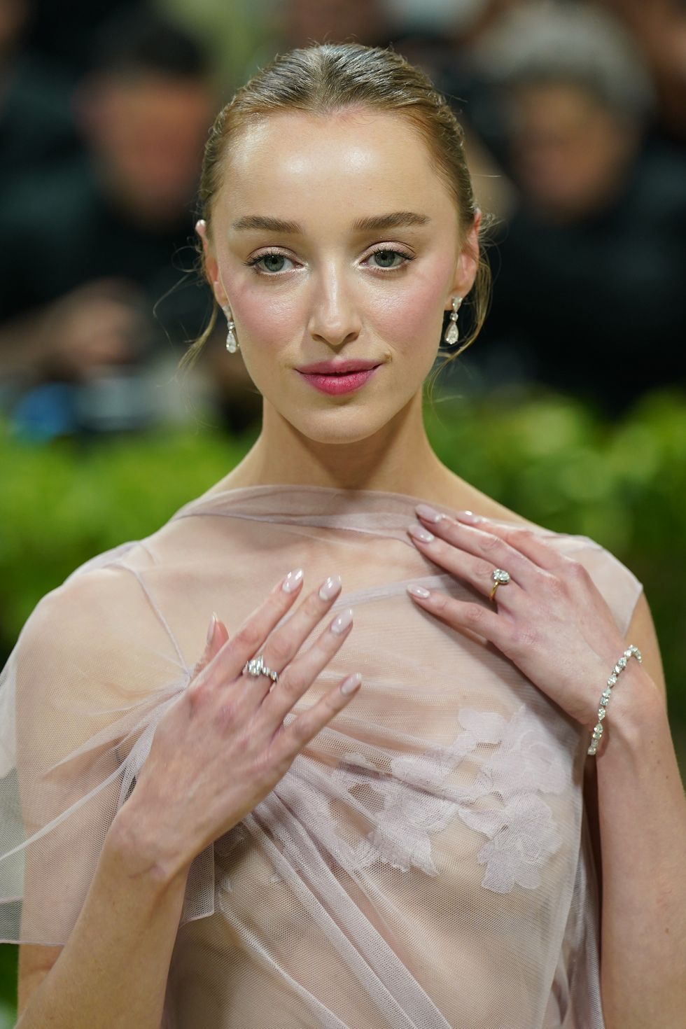 mandatory credit photo by kristin callahanshutterstock 14461573kr phoebe dynevor the metropolitan museum of arts costume institute benefit, celebrating the opening of the sleeping beauties reawakening fashion exhibition, arrivals, new york, usa 06 may 2024