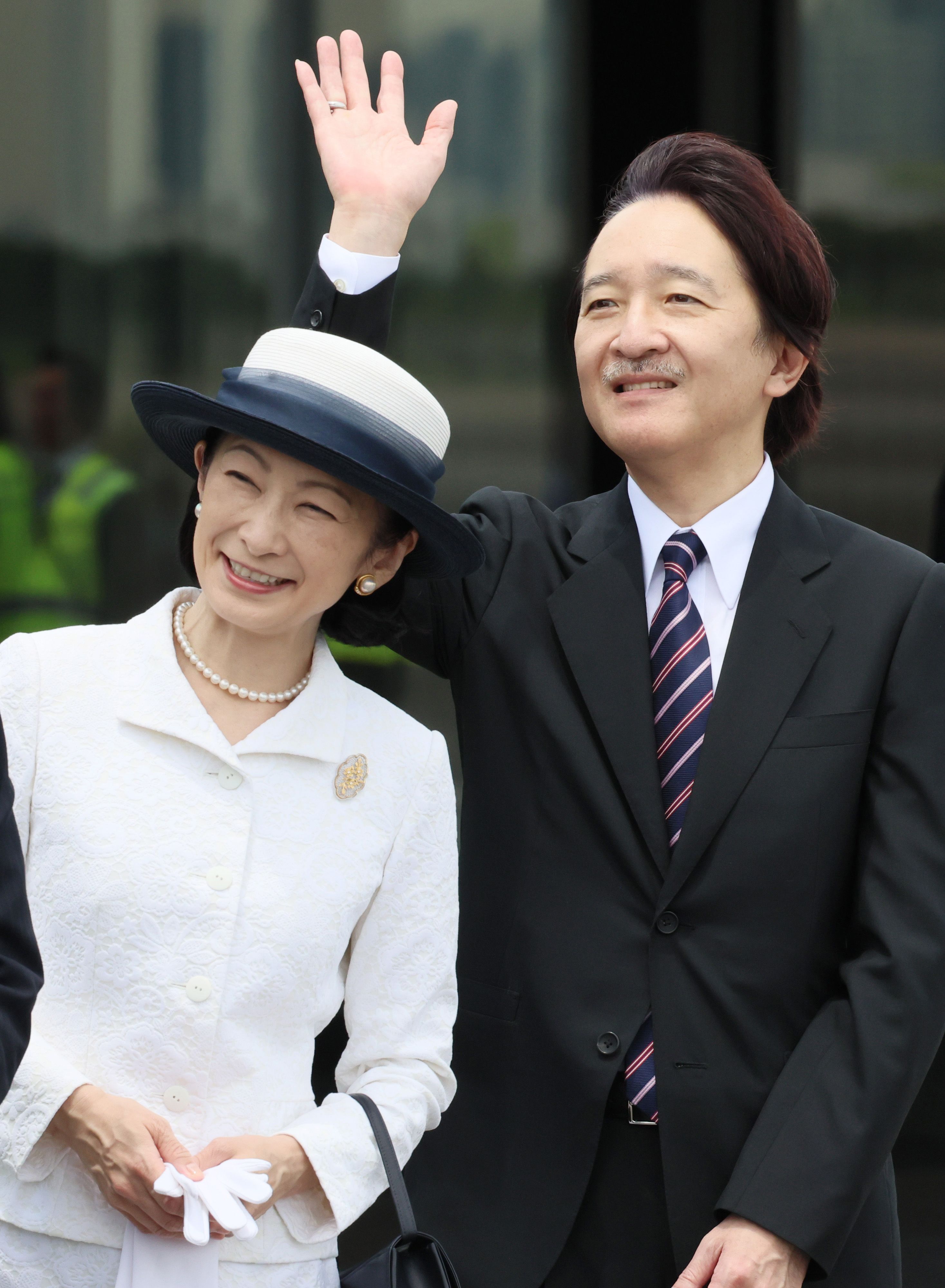 写真でたどる皇族女性とパールの物語：美智子さまから愛子さままで