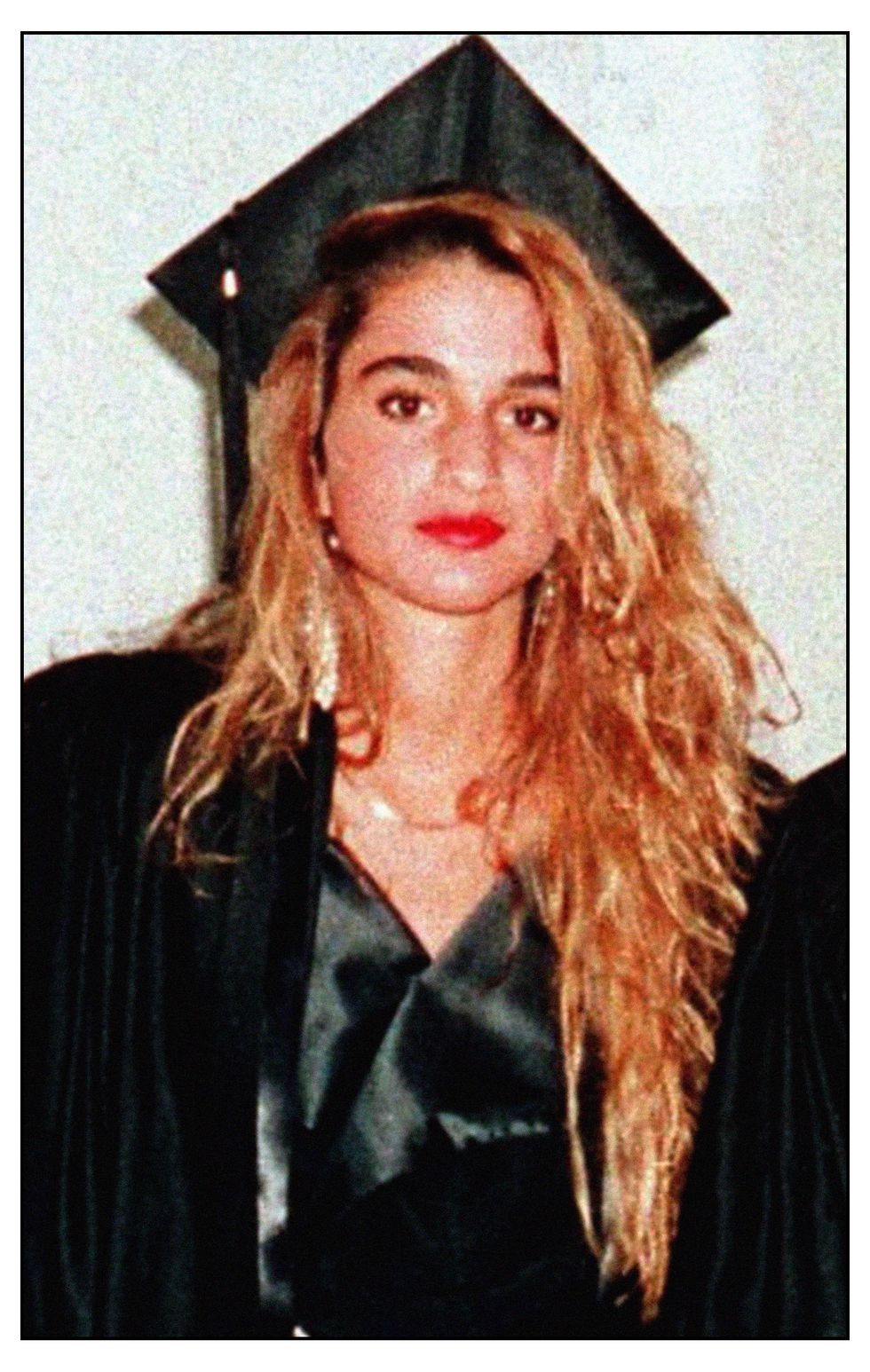 ラーニア王妃　file photo of young rania yassine, aged 21, graduates from the american university in cairo in 1991 she is todays queen rania of jordan photo by balkis pressabacapresscom