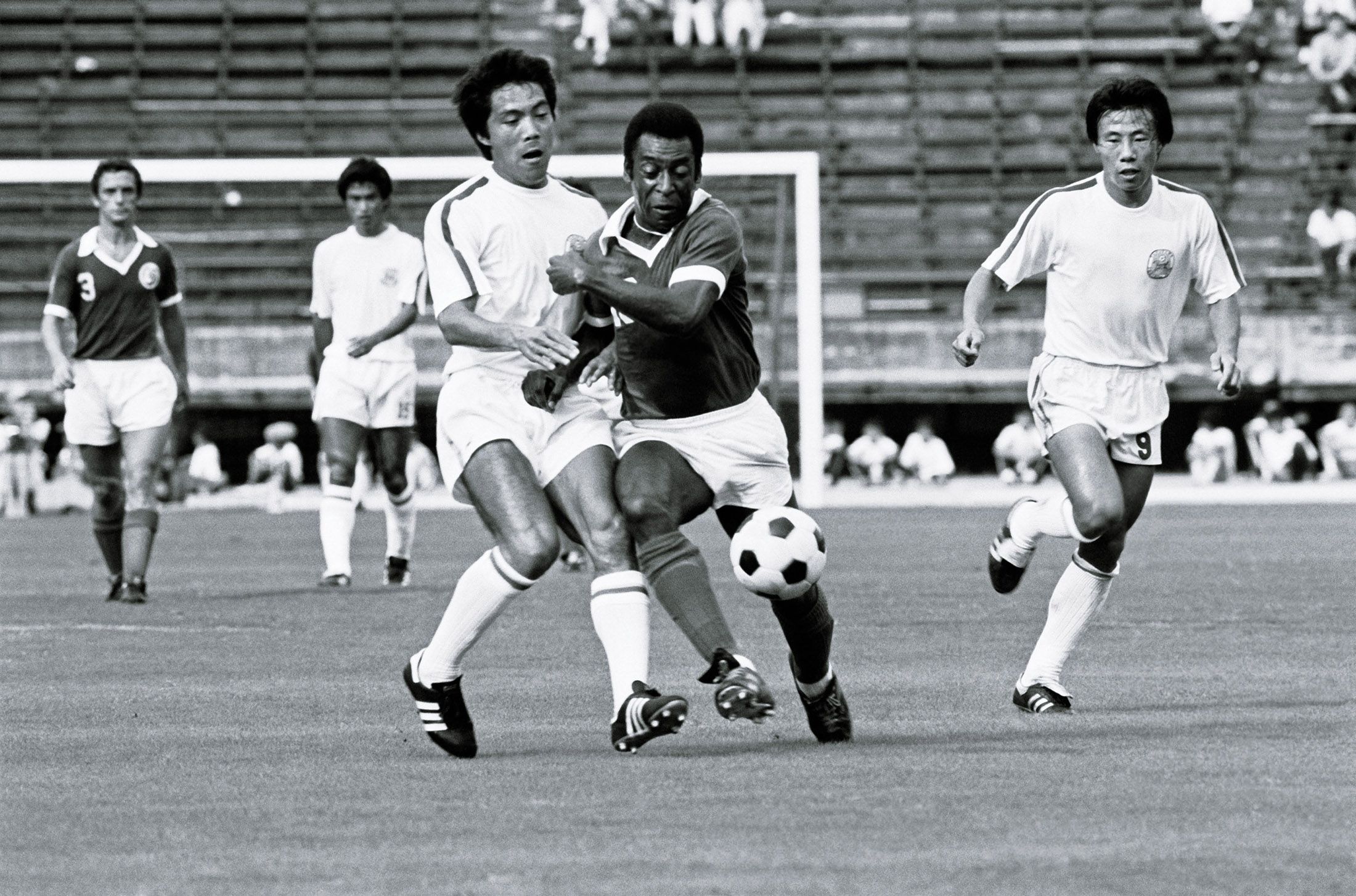 サッカー1977年ペレ サヨナラゲーム記念コイン国立競技場 79％以上節約 ...