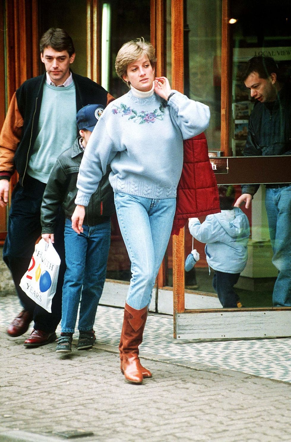 mandatory credit photo by david hartleyrexshutterstock 196584a princess diana princess diana and prince william shopping in cirencester, britain 1992