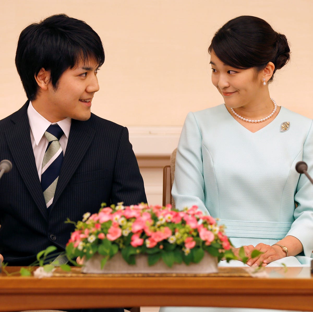 秋篠宮眞子さまご成婚記念♡世界のロイヤルカップルの婚約発表をプレイ