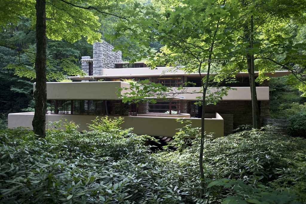 荘厳（フランク） 建てもの探訪：フランク・ロイド・ライトの名建築 Fallingwater