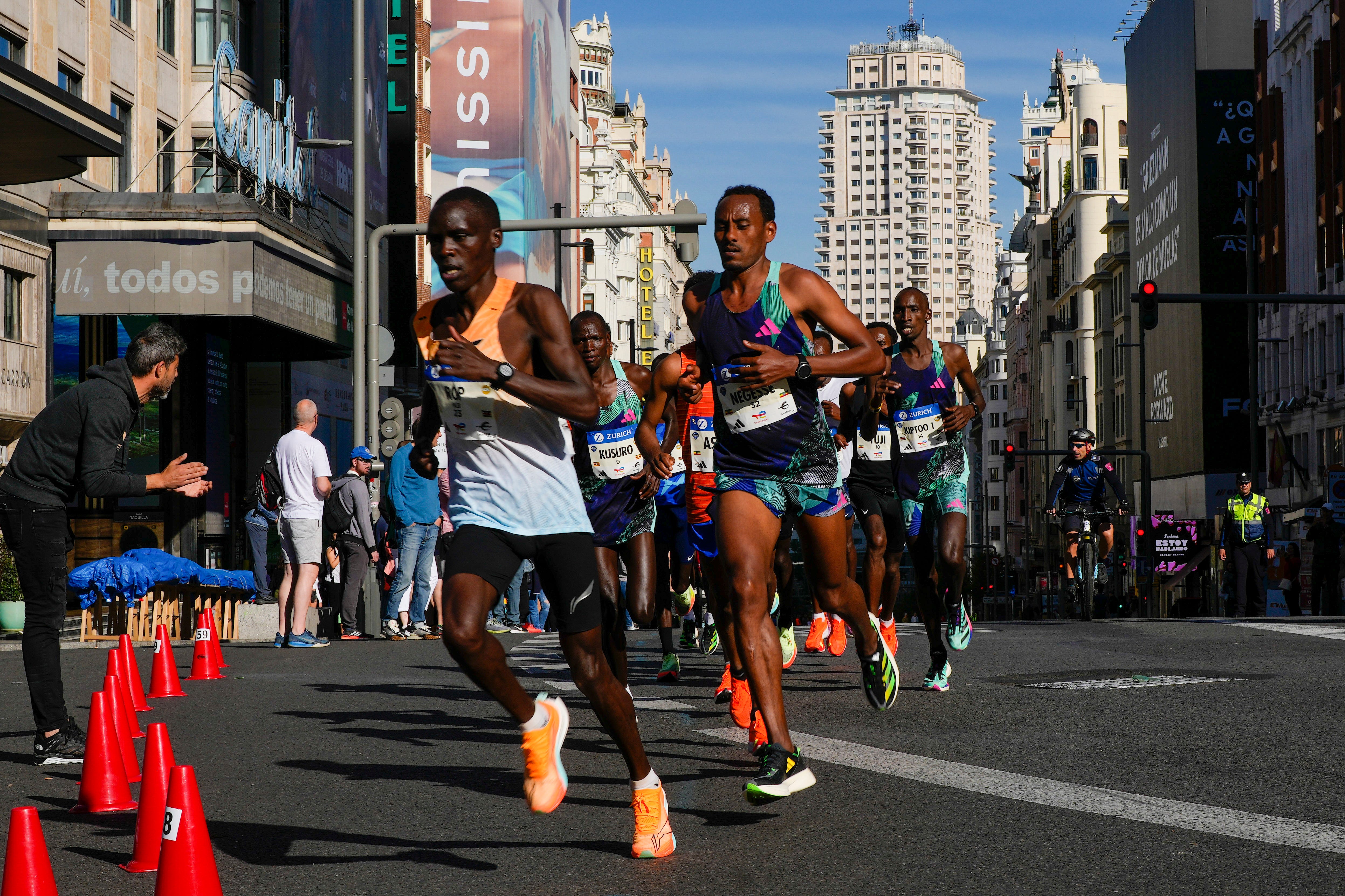 las mejores imágenes del zurich rock 'n' roll running series madrid