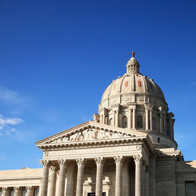 entrance to missouri state capitol building in jefferson city