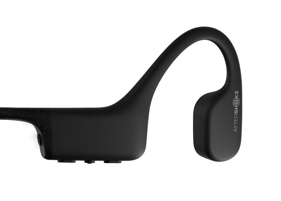 Shokz - Los auriculares Xtrainerz de @AfterShokz son compatibles con el uso  de tapones y gafas de natación. Sabes por qué? 👉 Gracias a la tecnología  de conducción ósea puedes escuchar música