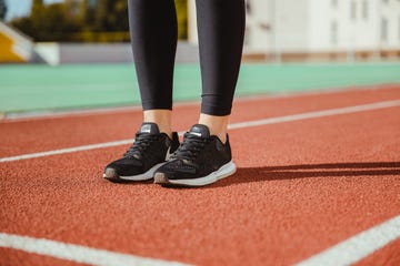 hardloopschoenen tijdens een training om af te vallen met hardlopen