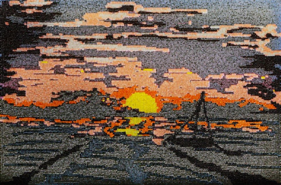 Deze creatie was de winnaar van de Agar Art Contest van 2017 en werd gemaakt door druppeltjes met daarin microben op een agarplaatje uit te printen De methode berust op de pointillistische techniek die eind negentiende eeuw werd toegepast door kunstenaars als Georges Seurat