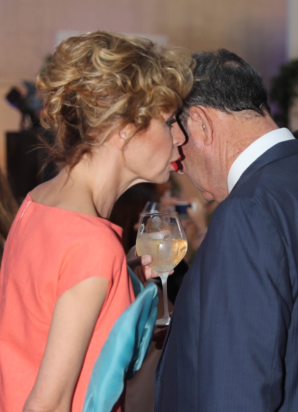 Interaction, Event, Kiss, Stemware, Drinking, Drinkware, Gesture, 
