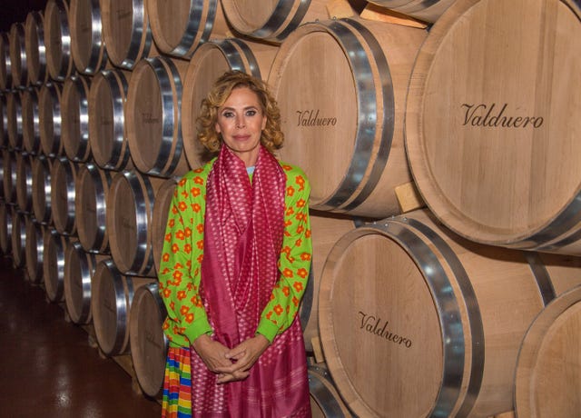 Ágatha ruiz de la prada habla con bodegas valduero sobre el confinamiento
