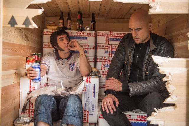 Agente contrainteligente (2016) Mark Strong y Sacha Baron Cohen
