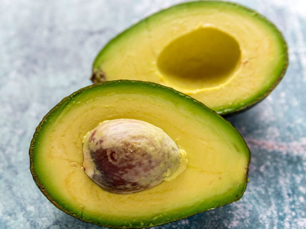 Cena rápida: rollitos de tortilla con atún 8 Merca2.es Beneficios de comer aguacates